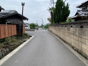 西条市飯岡の前面道路含む現地写真