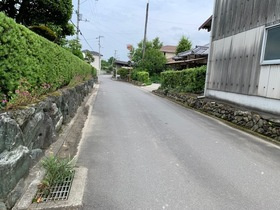 西条市飯岡の前面道路含む現地写真
