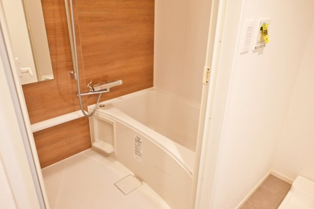 武庫川サニーハイツの浴室|新調された浴室で一日の疲れをゆっくりとることができます。