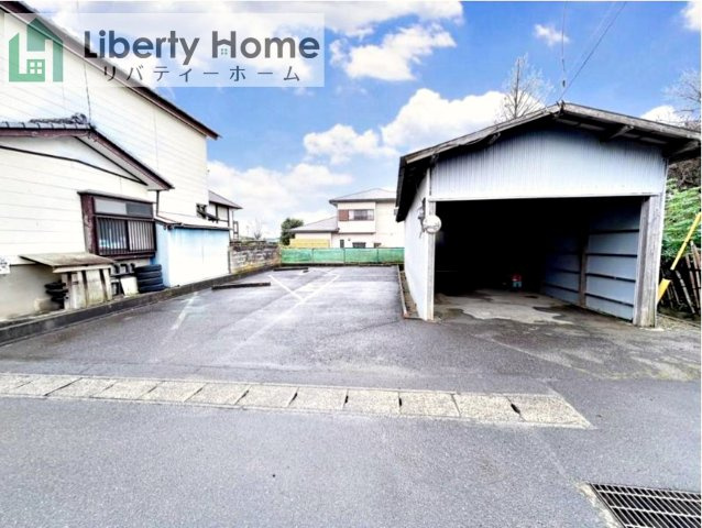 ひたちなか市八幡町　中古戸建の駐車場