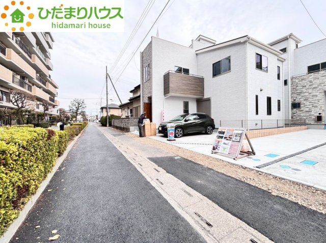 上尾市栄町Ⅳ　新築戸建　クレールBの前面道路含む現地写真