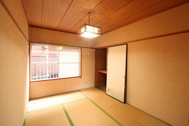 丸美タウンマンション笠寺の和室|押入れのある和室２ 