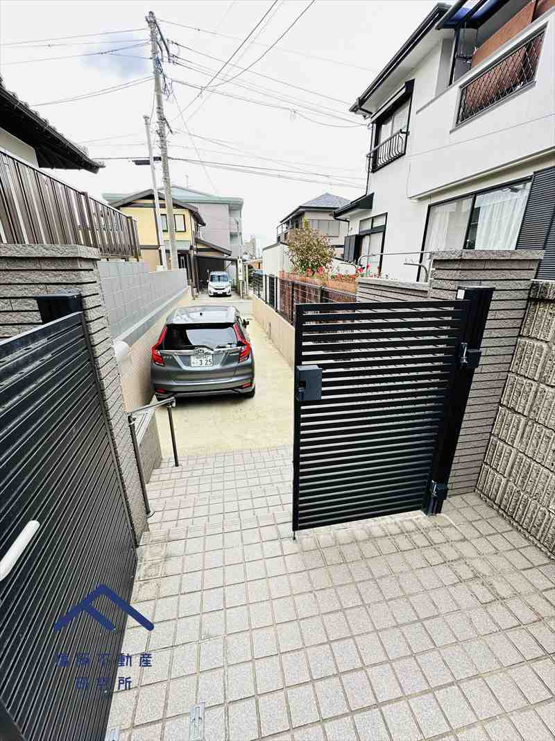 西区今宿東３丁目　戸建ての駐車場