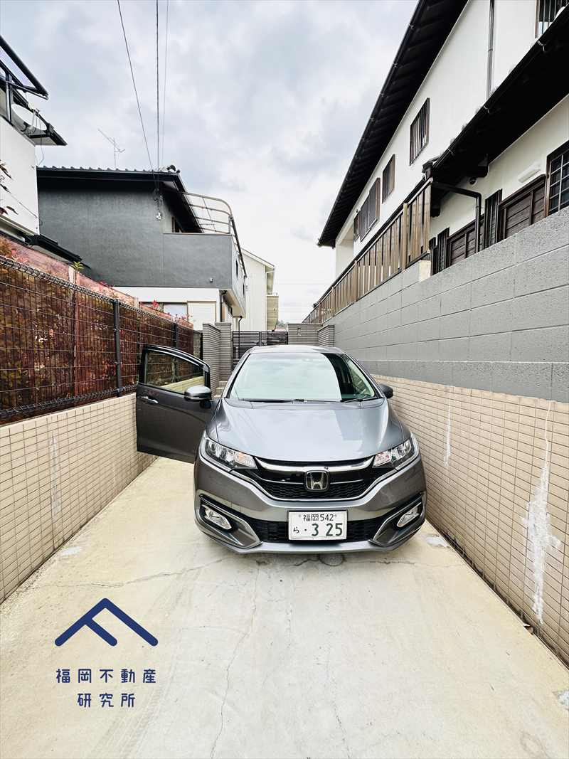 西区今宿東３丁目　戸建ての駐車場