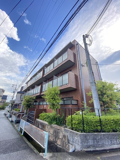 シェルプール弐番館の外観