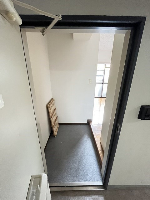 シェルプール弐番館の玄関