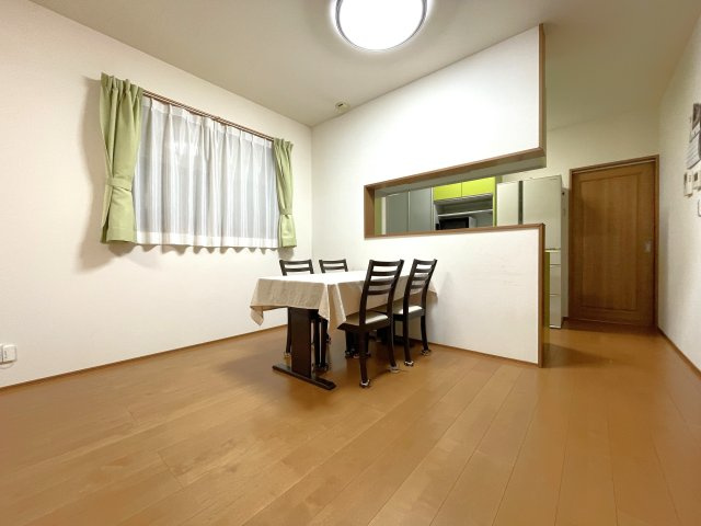 【居間・リビング】 | 熊谷市美土里町2丁目　中古住宅  