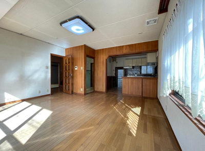 【居間・リビング】 | 歌敷山３丁目　中古戸建