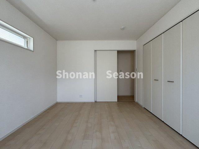 【洋室】 | 全室ゆったり６帖以上◎
収納もしっかり完備され、スペースを有効利用できるのが嬉しいですね♪