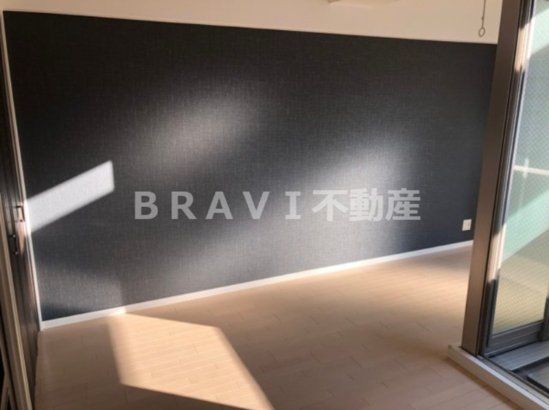 クレアート大手前グランアクシア　BRAVI不動産の洋室|【クレアート大手前グランアクシア】きれいなアクセントクロス