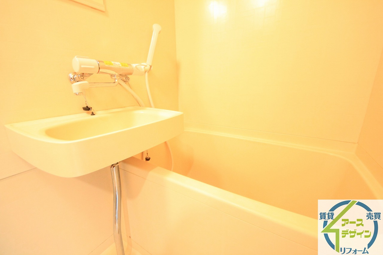 YKハイツ西明石の浴室