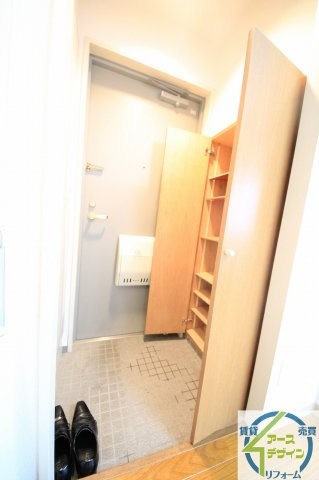 YKハイツ西明石の玄関