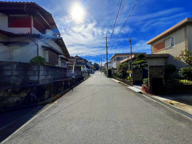 熊取町希望が丘1丁目　建築条件なし土地の前面道路含む現地写真|前道広々約6.35ｍ×約6.35ｍ！小・中学校が徒歩圏内！