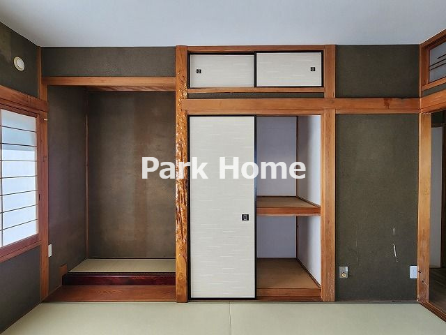 高知市一宮東町4丁目　中古戸建ての収納|２F：6和室（床の間＆押入収納）