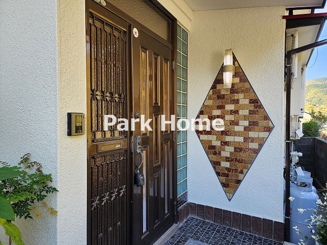 高知市一宮東町4丁目　中古戸建ての玄関