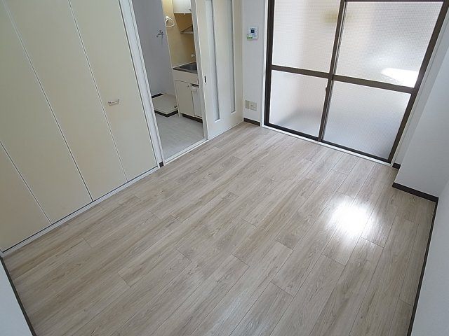 シティーエステート若葉台の内装|二面採光で明るい室内