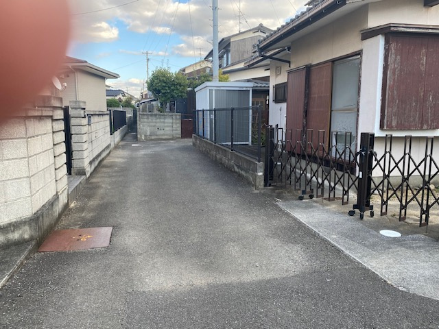伊予郡松前町筒井の前面道路含む現地写真