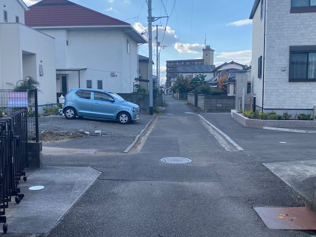 伊予郡松前町筒井の前面道路含む現地写真