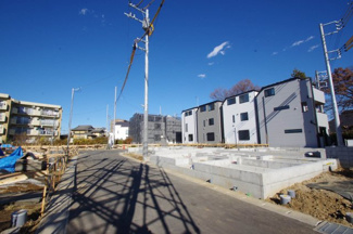 【前面道路含む現地写真】