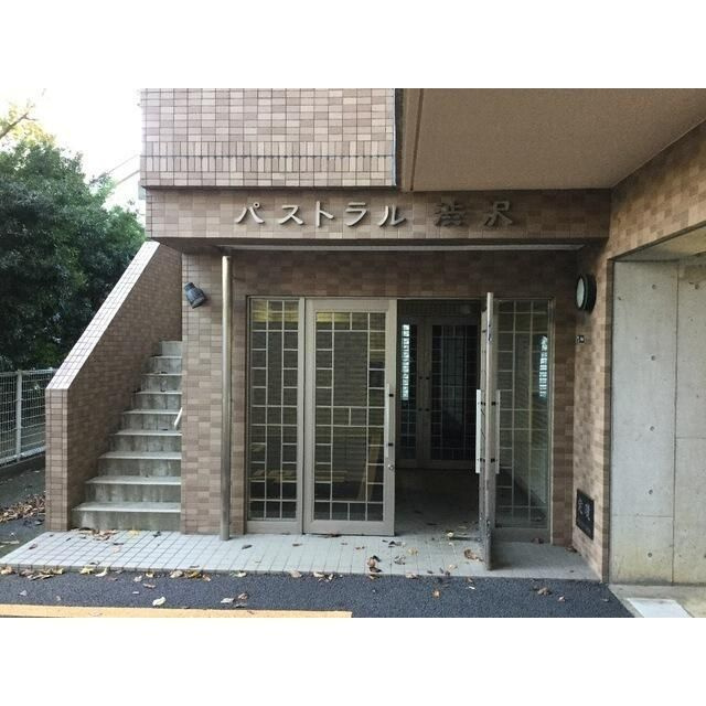 パストラル渋沢（天幸ビル８０）のエントランス