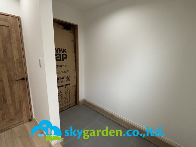 平塚市御殿4丁目　中古戸建の玄関