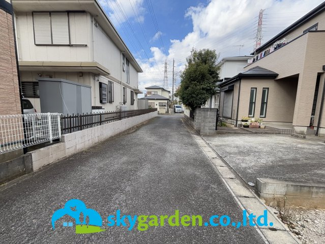 平塚市御殿4丁目　中古戸建の前面道路含む現地写真