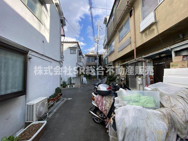 日下町5丁目中古テラスハウスの前面道路含む現地写真|前面道路含む現地写真です