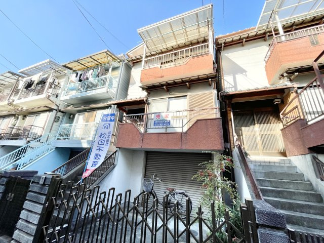 寝屋川市長栄寺町　中古一戸建ての外観|物件の外観です