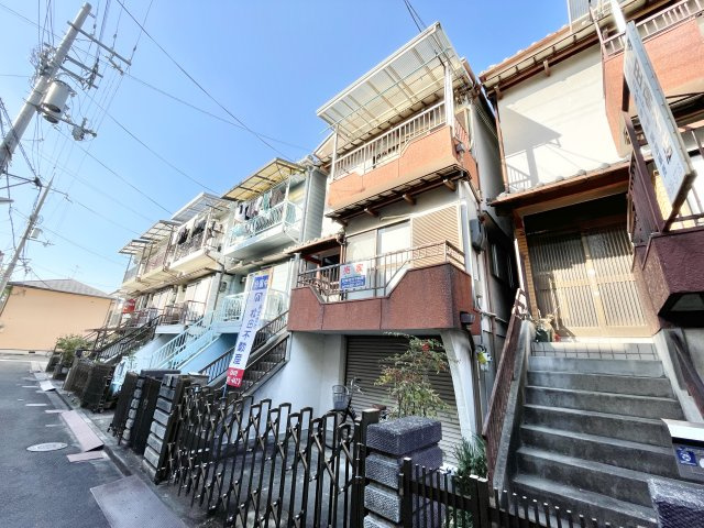 寝屋川市長栄寺町　中古一戸建ての外観|物件の外観です