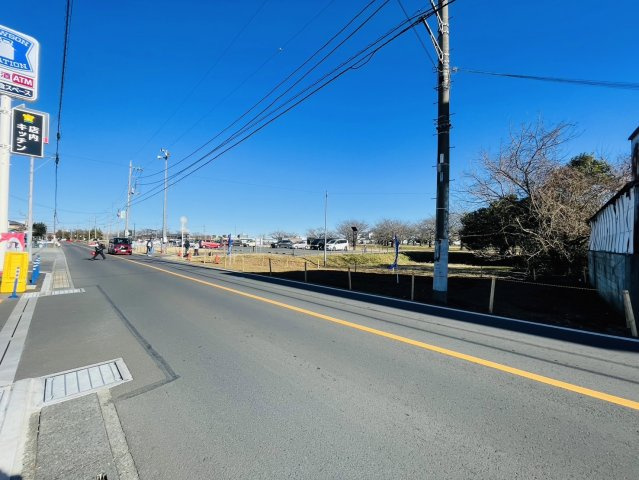 敷地面積35坪　売地　狭山市柏原の前面道路含む現地写真