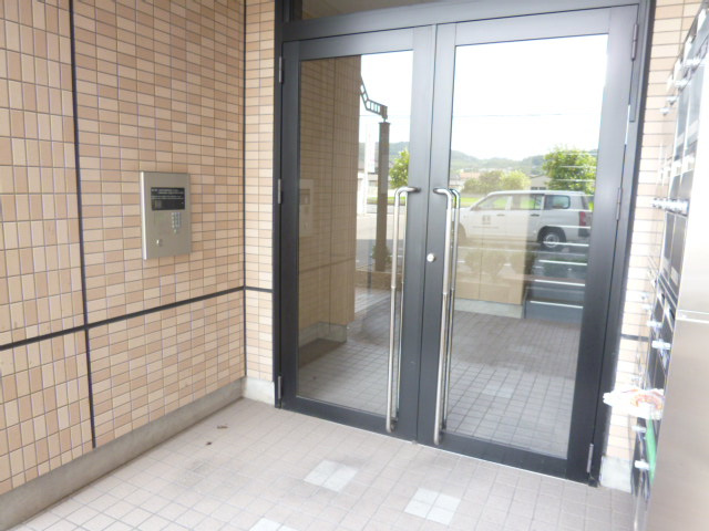 倉敷市連島中央１丁目の賃貸マンションのエントランス|オートロック付き