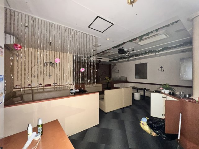 ロイヤルビルのロビー