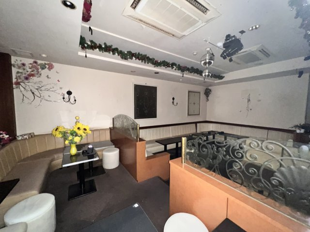 ロイヤルビルのロビー