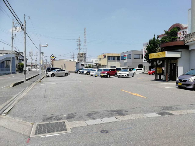 ロイヤルビルの駐車場