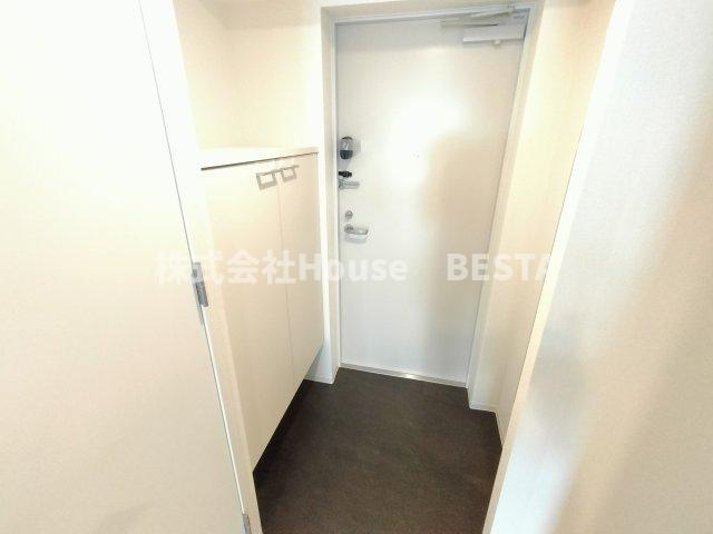 アドバンス神戸ラシュレの玄関