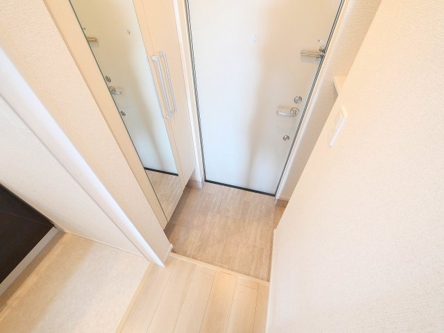 ヒカルサ奈良大森西ノースの玄関|収納もある玄関です