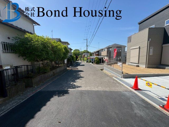 乾太くん標準装備　角地物件　桜が丘東町第3　新築戸建の前面道路含む現地写真