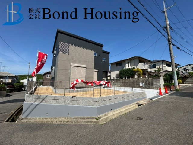 乾太くん標準装備　角地物件　桜が丘東町第3　新築戸建の前面道路含む現地写真