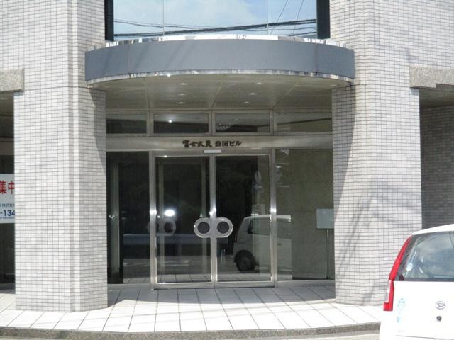 小坂本町1丁目 富士火災豊田ビルのエントランス