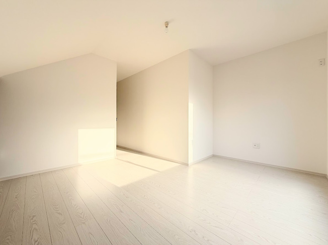 【洋室】 | ◇◆横浜市青葉区若草台2期_2号棟◆◇ | ◆柔らかい陽光が差し込む明るいお部屋を演出する設計。彩光の取れる窓が気持ちの良いお部屋を創り上げます。