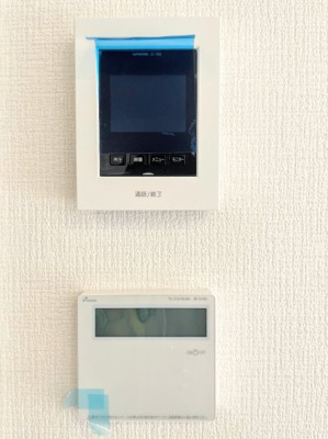 【防犯設備】 | ◇◆横浜市青葉区若草台2期_2号棟◆◇ | ◆玄関に行かなくても来訪者が確認でき、ハンズフリーで会話をすることが出来ます。モニターを確認する事によって防犯効果も高まります。