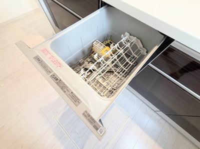 【キッチン】 | ◇◆横浜市青葉区若草台2期_2号棟◆◇ | ◆食後の食器洗いは食洗機にお任せ！ご家族と団らんの時間を。家事の時短に効果大の食洗器付き。高温洗浄、節水効果もございます。