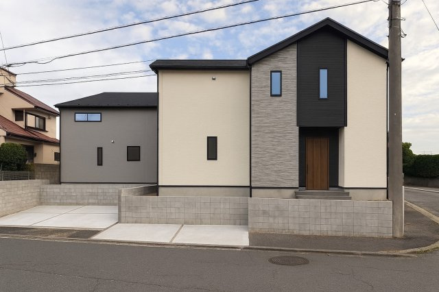 【外観】 | ◇◆横浜市青葉区若草台2期_1号棟◆◇ | ◆堂々たる趣ながら、主張し過ぎずどこか余裕を感じさせるシャープなフォルムで佇む邸宅は、晴天の空と照らし合わせる事で、本来あるべき完成形の姿を見せてくれます。