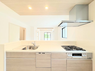 【キッチン】 | ◇◆横浜市青葉区若草台2期_1号棟◆◇ | ◆ご家族みんなで調理ができる位のスペースを実現したキッチン空間となっております。みんなで作った料理を召し上がりながらの会話は、どのような物になるのでしょうか。