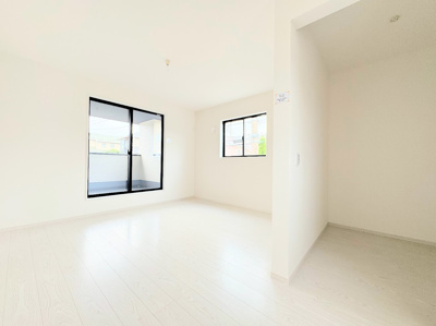 【洋室】 | ◇◆横浜市青葉区若草台2期_1号棟◆◇ | ◆子どものスタディ空間として、あるいは書斎やホビールームとして生活スタイルに合わせて使えるプライベートルーム。居心地のいい落ち着いたインテリアが似合います。