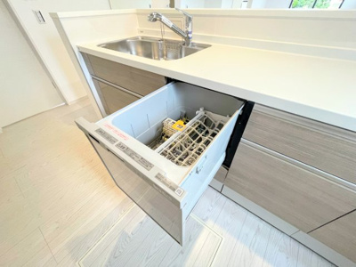 【キッチン】 | ◇◆横浜市青葉区若草台2期_1号棟◆◇ | ◆長い時間滞在するキッチンだからこそ、食事の準備を楽しい時間に、忙しい時でもスムーズに無駄なく作業できる、お手入れも簡単にできるなど、毎日を楽しくするキッチンスペースに仕上げました。