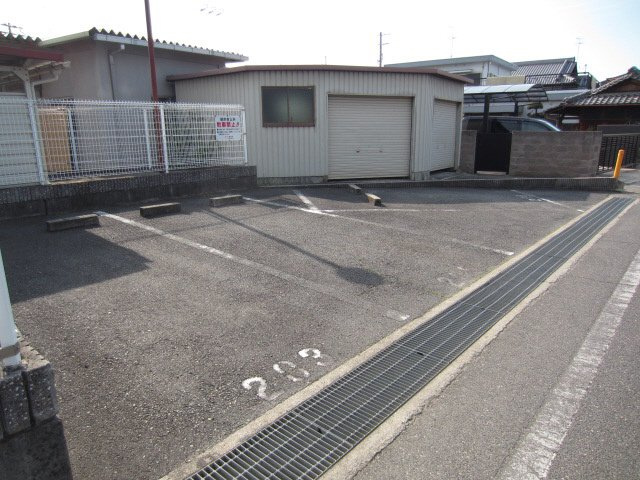 【駐車場】