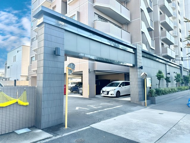 ダイアパレス覚王山の駐車場