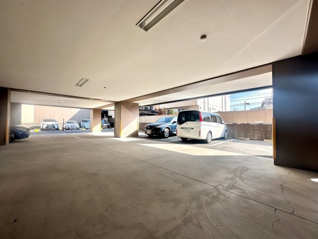 ダイアパレス覚王山の駐車場