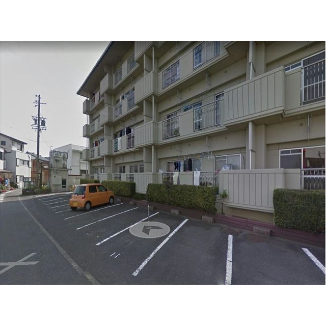 リーボン　キャッスルの駐車場